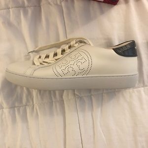 Tory Burch Leigh T-Logo Leather Sneaker